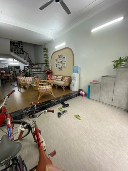 Hiếm, Nhà Dân xây 4 tầng, 80m2, Phân Lô, ô tô tránh, Vỉa hè, Kinh Doanh, Nội Thất sang trọng, 11 tỷ