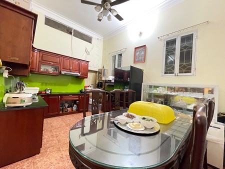 Chủ tự xây, ngõ thông, ga ra ô tô - Ô tô tránh trước nhà, kinh doanh sầm uất