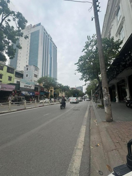 Vừa rẻ vừa đẹp! nhỉnh 10 tỷ có ngay mặt phố kinh doanh. Cát Linh - Đống Đa