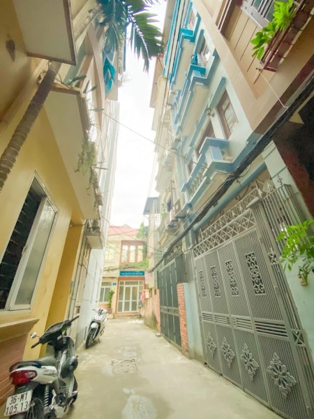 Bán nhà đất tặng nhà 5T, Nguyễn Khang, Cầu Giấy. Giá 6X