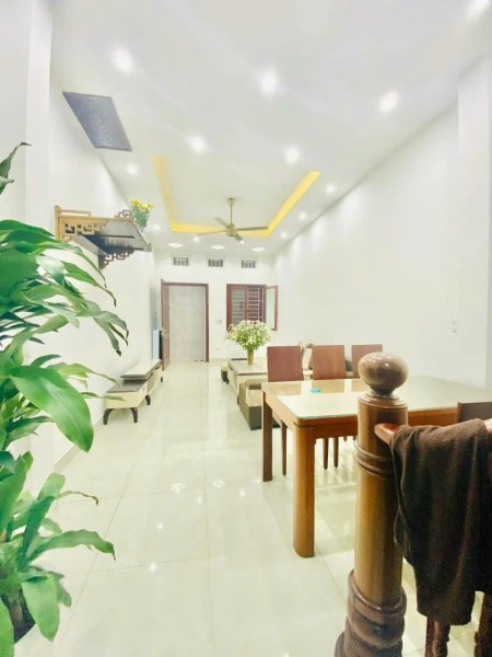 Lê Thanh Nghị 4 tầng 50m² mặt tiền 4.1m nở hậu