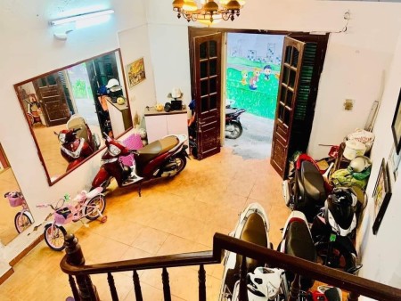 Bán nhà 5T trong ngõ nông, đường Nguyễn Khang, 5.7 tỉ.