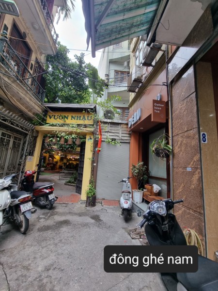 Tôi cần bán gấp căn nhà gần công viên Tuổi Trẻ Võ Thị Sáu, ngõ phân lô rộng ôtô đỗ cửa.