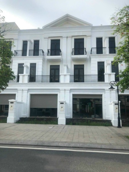 Shophouse hoàn thiện sổ đỏ lâu dài mặt đường 30m gần Vincom 18.8 tỷ Vin Gia Lâm (0985941715)