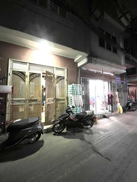 Ô tô đỗ cửa, ngõ thông, kinh doanh sầm uất, 50m ra mặt phố, ngõ thông thẳng tắp.