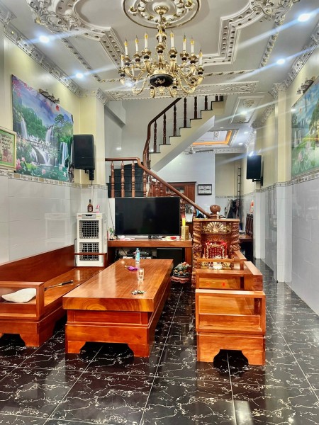 Nhà 4 tầng HXH gần Gigamall Phạm Văn Đồng Thủ Đức 67m2, giá 6 tỷ 2