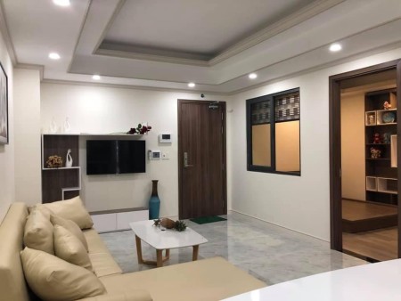 Bán căn hộ 2PN, 2WC, 81m2, tầng cao view đẹo, thoáng mát. Giá: 3,1tỷ (full nội thất)