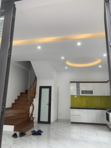 Bán nhà mới xây 4 tầng tại Tây Mỗ, 2 mặt tiền thông thoáng 35.1m2, giá: 3,3 tỷ (có gia lộc)