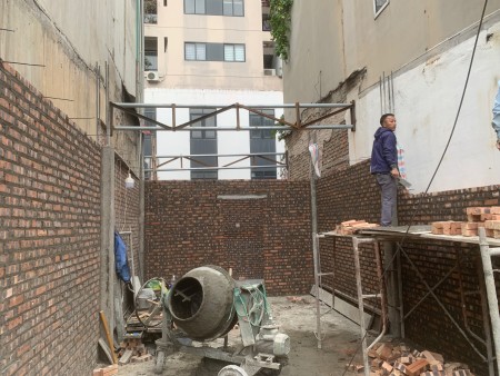 Bán nhà mặt phố giá trong hẻm, nhà gần chung cư thoáng mát, phố kinh doanh sầm uất