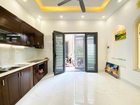Bán nhà đẹp lung linh trung tâm Ngọc Thụy full công năng tiện ích miên man