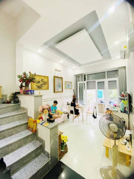 Chỉ nhỉnh 5 tỷ - Nhà đẹp Tân Bình - 60M2 - x15m - 2 Tầng - 3PN - Vị trí đẹp - Sát MT Lạc Long Quân