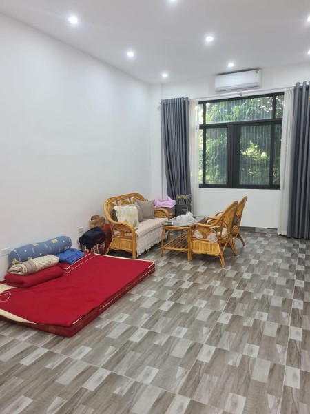 Mặt phố Tứ Liên, 32m2, Vỉa hè 4m. 4 tầng, MT 4.2M có 8.2 tỷ