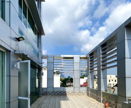 Cho thuê Vp view đẹp DT 120m2, 150m2 tại mặt phố Trần Quốc Toản, Hoàn Kếm, HN. T1/2024.