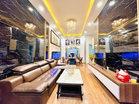 Hơn trăm triệu/m, có đất có nhà đẹp Hoàn Kiếm đón tết. 45m, 5 tầng có 5.3 tỷ TL mạnh