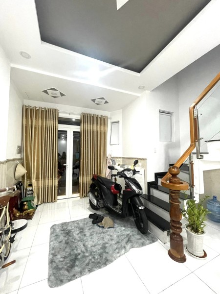 Nhà đẹp ở ngay - Hẻm an ninh - 3 Tầng BTCT giá 4.7 tỷ