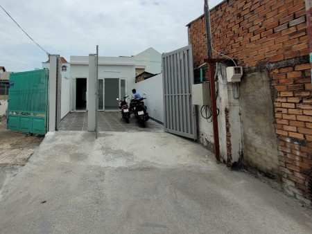 Nhà nguyên căn ngay ngã 4 Thủ Đức, cách khu cnc 200m, hutech, spkt 500m