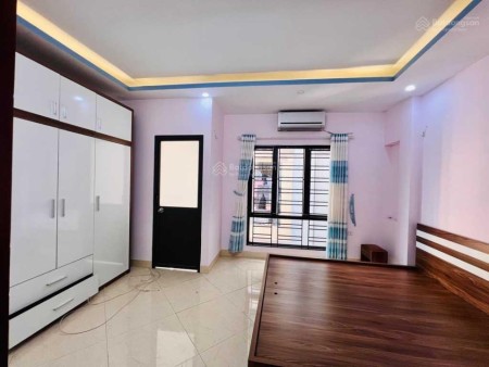 Bán gấp - Nhà cầu Bươu 30M2 X 5 Tầng, lô góc 2 mặt tiền thoáng mát, oto qua cổng. Gía chỉ 4.2 tỷ