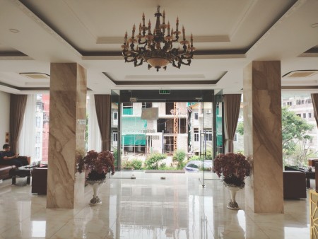 Bán nhà mặt phố Hàm Long 176m2 9 tầng mặt tiền 5.5m, thang máy, vỉa hè, full nội thất nhỉnh 140 tỷ