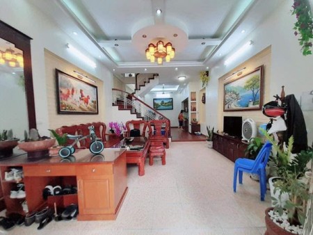 Nhà cực hiếm Hoàng Mai 38M- 5 tầng siêu đẹp nhỉnh 2,5 tỷ - Mặt tiền rộng - Ô tô đỗ cổng