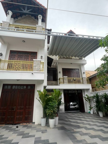Biệt thự mới có gara oto Phạm Hùng Bình Chánh