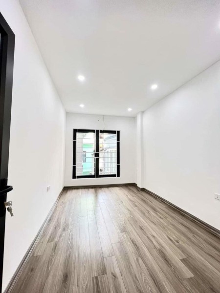 Cần bán nhà lô góc 4 tầng Minh Khai, 3 mặt thoáng, diện tích 40M.