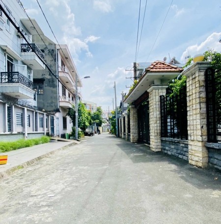 Bán gấp. Nhà đẹp 1T2L có sân ô tô, khu dân trí gần Hoàng Diệu 2- 71m2 đẹp giá còn bớt