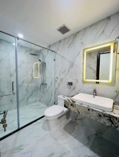 Chỉ hơn 5 tỷ - 42M2 Nhà phố Trạm - Long Biên - Lô góc xây mới - Ô tô vào nhà