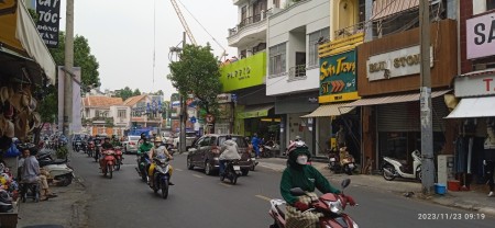 Chính chủ cho thuê nguyên căn mặt tiền 102A2 Huỳnh Văn Bánh, 1 trệt 2 lầu, 6.5m x 10.5m