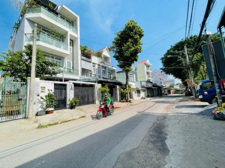 Giá tốt- Nhà đẹp 1 Trệt 1 Lầu- dân trí cao- đường 6m- Gần Đại học Ngân hàng Thủ Đức- 81m2 hiếm.