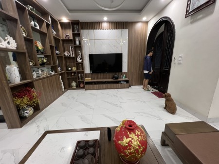 Liền kề Ngọc Trai đảo nhỏ hoàn thiện full nội thất có thang máy giá 19.2 tỷ Vin Gia Lâm (0985941715)