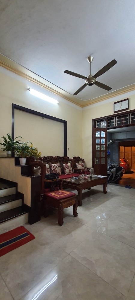 Bán nhà Ngô Gia Tự, Long Biên, 70M2 x 3T, LÔ GÓC, Giá chỉ 8,8 tỷ