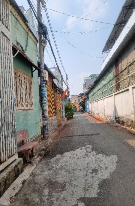Bán gấp nhà 2 tầng 44m2, hẻm cách Nguyễn Ảnh Thủ 20m, Bà Điểm – Hóc Môn, Giá 2.xx tỷ.