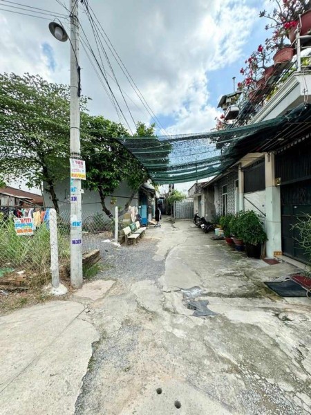 Bán nhà trệt 8×14m, Nguyễn Thị Hêu, Bà Điểm – Hóc Môn, Giá 3.xx tỷ. Liên hệ: Việt 0907519417