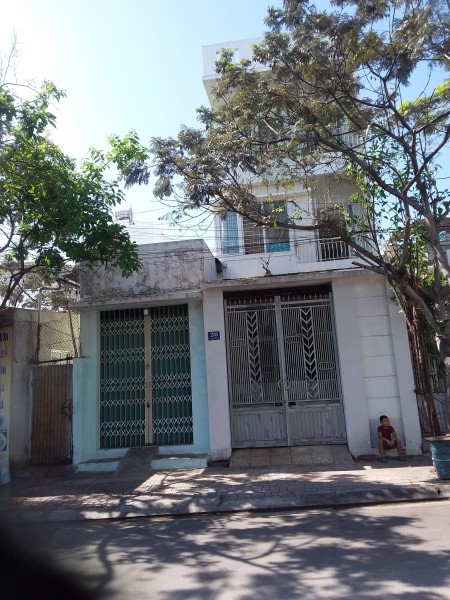 Chính chủ bán nhà mặt tiền số 26, Phùng Hưng, Phước Long, Nha Trang. Diện tích 236m2. Giá 15 tỉ