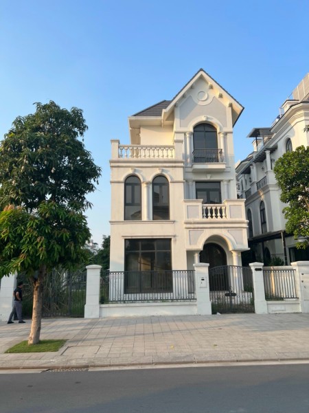 Bán biệt thự sân vườn nằm trên trục đường Sao Biển, dự án Vinhomes Ocean Park, Gia Lâm giá 32,x tỷ