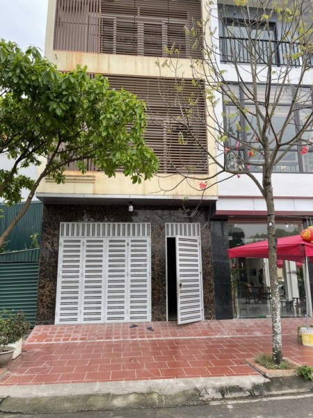 Bán nhà xây 5 tầng, phân lô, ô tô ngủ tong nhà, mặt tiền rộng