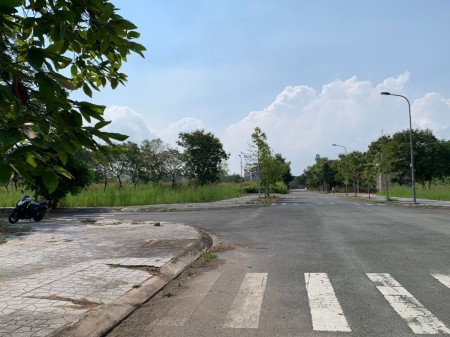 Đất lô góc bán cắt lỗ siêu đẹp ngay trung tâm thành phố Tân Uyên Bình Dương