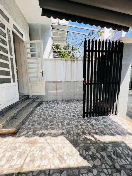 Nhà hẻm xe hơi, đối diện trường ĐH Sự Phạm Kỹ Thuật TD, 6,4 tỷ, 82m2