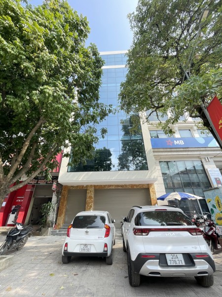 Nhà cho thuê mặt tiền Đ.Lương Ngọc Quyến, TP.Thái Nguyên, chính chủ thích hợp kinh doanh, văn phòng