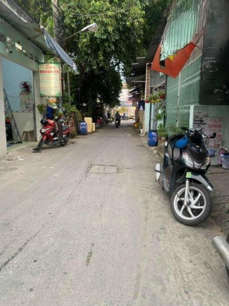 Bán dãy trọ 108m2, vị trí trung tâm, đường thông 5m tại Dĩ An Bình Dương giá chỉ 32 triệu/m2