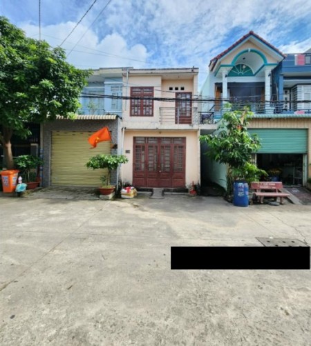 Bán nhà 1 trệt 1 lầu kèm 3 phòng trọ phía sau tại đường Bình Phú, Thuận An giá 2,35 tỷ