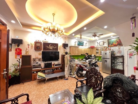 Nhà trung tâm Hai Bà Trưng - Mặt ngõ Đê Trần Khát Chân - Nhà cực chất - Nội thất gỗ cao cấp