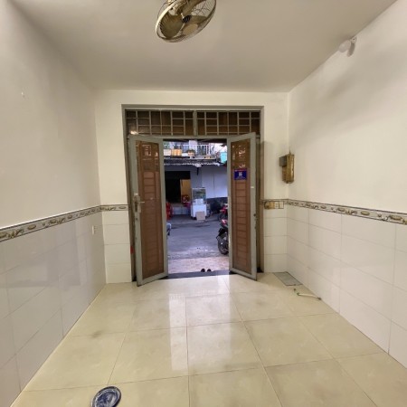 Lô góc mặt tiền đường, gần chợ Bình Triệu, 15M2, nhỉnh 2 tỷ, cho thuê 8 triệu/ tháng
