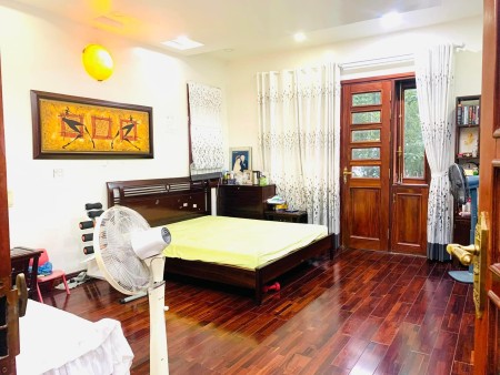 10 tỷ có ngay căn nhà Cầu Giấy phân lô - Gara oto - Khu vực dân trí cao - 45M - 5 tầng