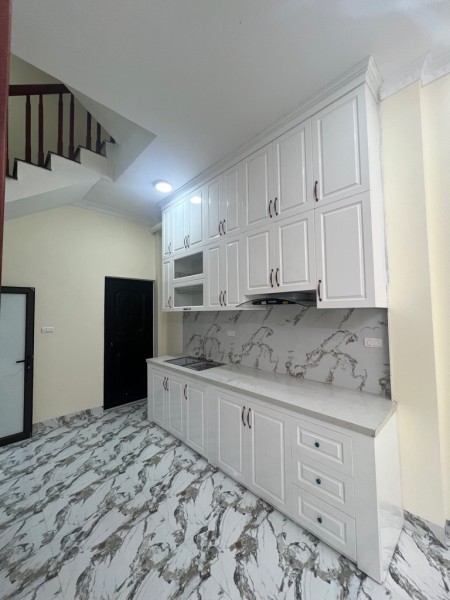 Hạ sốc bán gấp - Nhà phân lô hoàn thiện 5 tầng, mới tinh coong coong - Ngay gần Aeon Long Biên