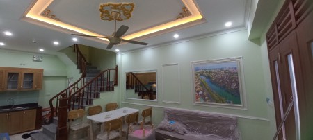 Chính chủ bán nhà Long Biên 32Mx 4T ô tô đỗ, full nội thất 2.75 tỷ.