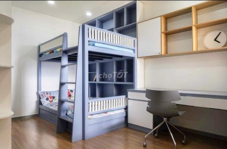 Bán gấp căn hộ 92m2 tầng 18 C/C Gold View Bến Vân Đồn Quận 4