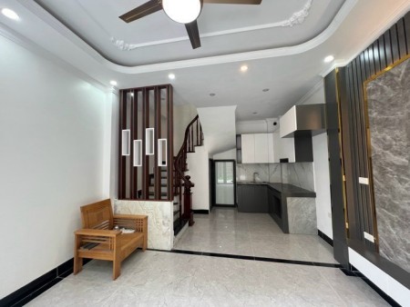 Cần bán nhà đẹp phố Thanh Am, Long Biên - 5 tầng, 3tỷ.