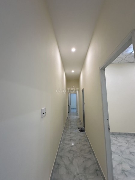 Nhà 130m2, 3pn 3wc, hẻm xe tải, mới sơn sửa đẹp. Thích hợp ở + làm văn phòng, kho chứa hàng