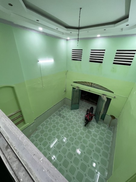 Nhà 5x20, gác đúc 40m2. Có thể ngăn nhiều phòng. Phù hợp ở, làm vp, kho